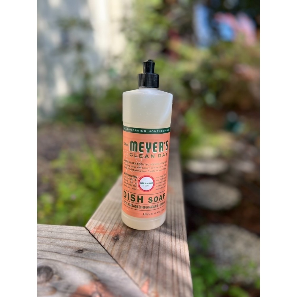 Mrs. Meyer's Clean Day Dish Soap Liquid, Geranium, 16 fl oz